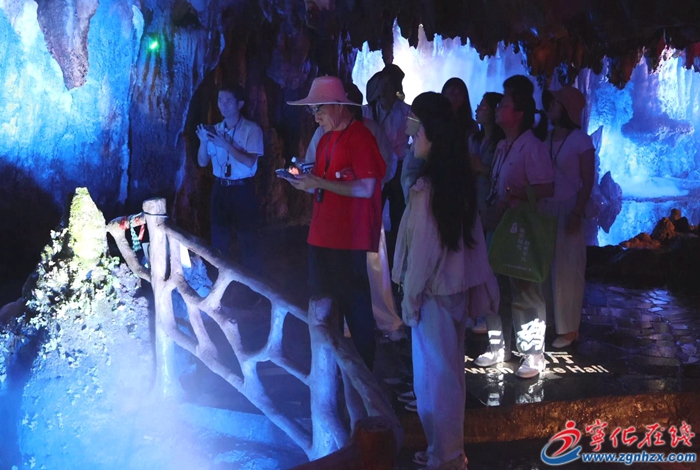 “綠都三明踏歌行”—律動翠城音樂周——游客探秘天鵝奇洞