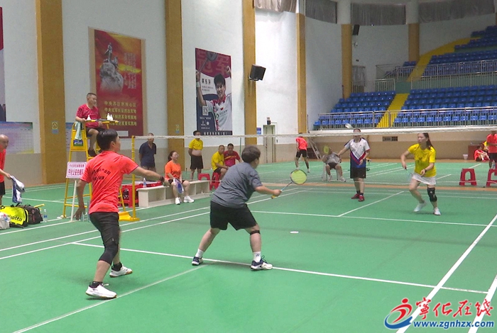 寧化縣社區(qū)運(yùn)動(dòng)會(huì)暨第三屆“有機(jī)硅產(chǎn)業(yè)園杯” 羽毛球團(tuán)體賽順利舉行