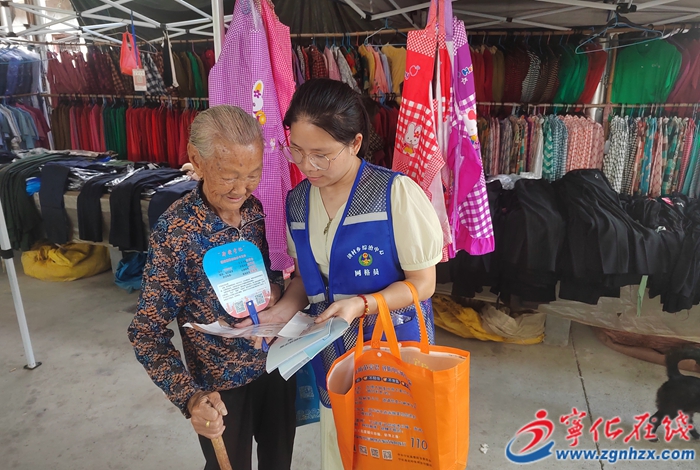 網(wǎng)格員進萬家 平安知識入民心