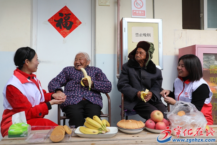 寧化縣巾幗志愿者到城郊敬老院慰問演出