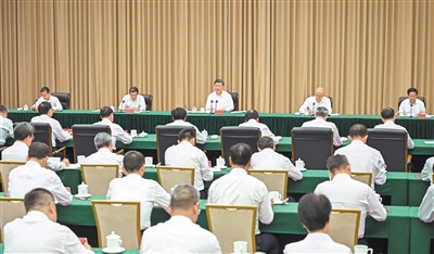 習(xí)近平:認(rèn)真學(xué)習(xí)貫徹黨的二十屆四中全會精神 高標(biāo)準(zhǔn)建設(shè)海南自由貿(mào)易港