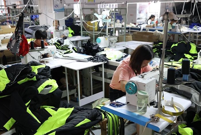 寧化：產(chǎn)銷兩旺!拓普斯外貿(mào)訂單生產(chǎn)忙